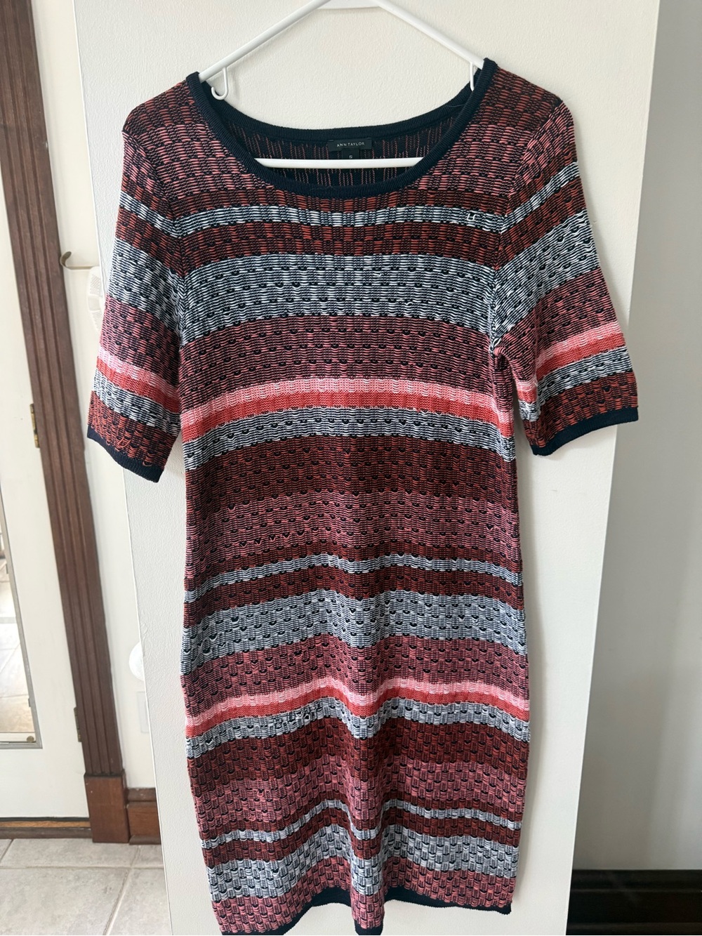 Ann Taylor Navy, Rust & White Textured Knit Top